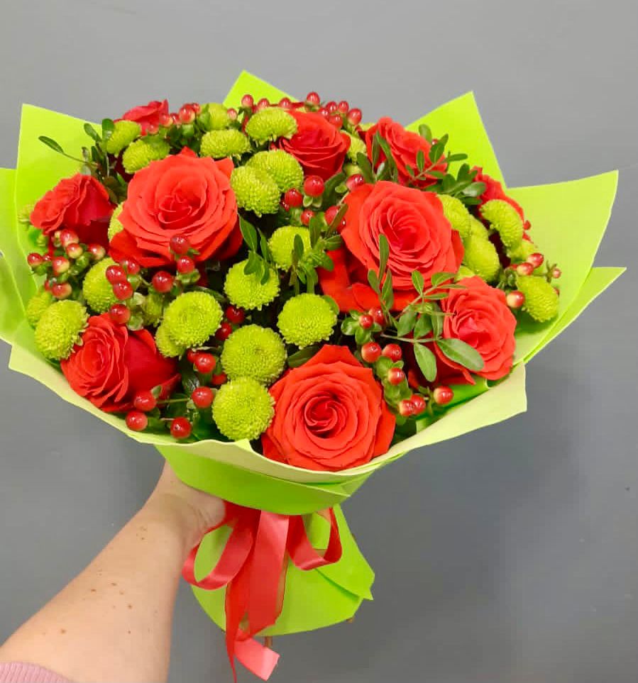 Букет цветов из: Хризантемы и Розы в Горнозаводском