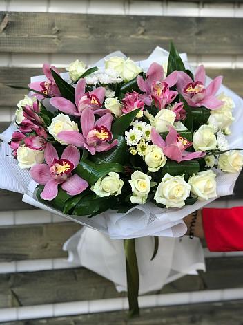 Букет цветов из: Розы и Хризантемы в Горнозаводском