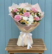 Букет цветов из:  Гвоздики, Орхидеи и Розы #REPLACE_PRED# Горнозаводском