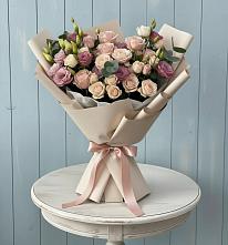 Букет цветов из:  Розы и Лизиантусы в Горнозаводском