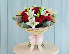 Букет цветов из:  Лилии и Розы #REPLACE_PRED# Горнозаводском