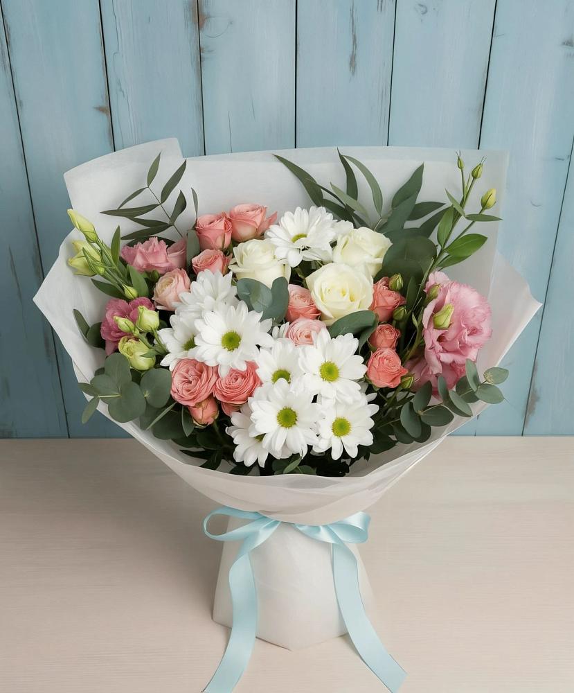 Букет цветов из: Розы, Лизиантусы и Хризантемы в Горнозаводском