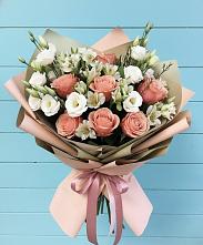 Букет цветов из:  Розы, Альстромерии и Лизиантусы в Горнозаводском