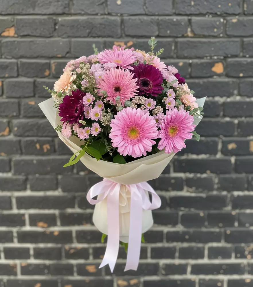 Букет цветов из: Герберы и Хризантемы в Горнозаводском