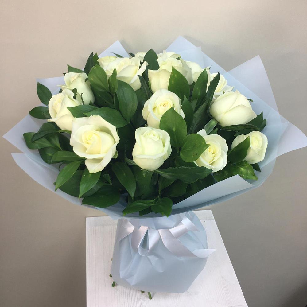Букет 15 Белых роз Проуд в Горнозаводском