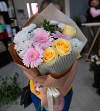 Букет непревзойденный в Горнозаводском Букет цветов из: Герберы, Розы и Хризантемы в Горнозаводском