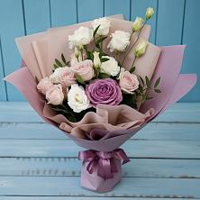 Букет цветов из:  Розы и Лизиантусы в Горнозаводском