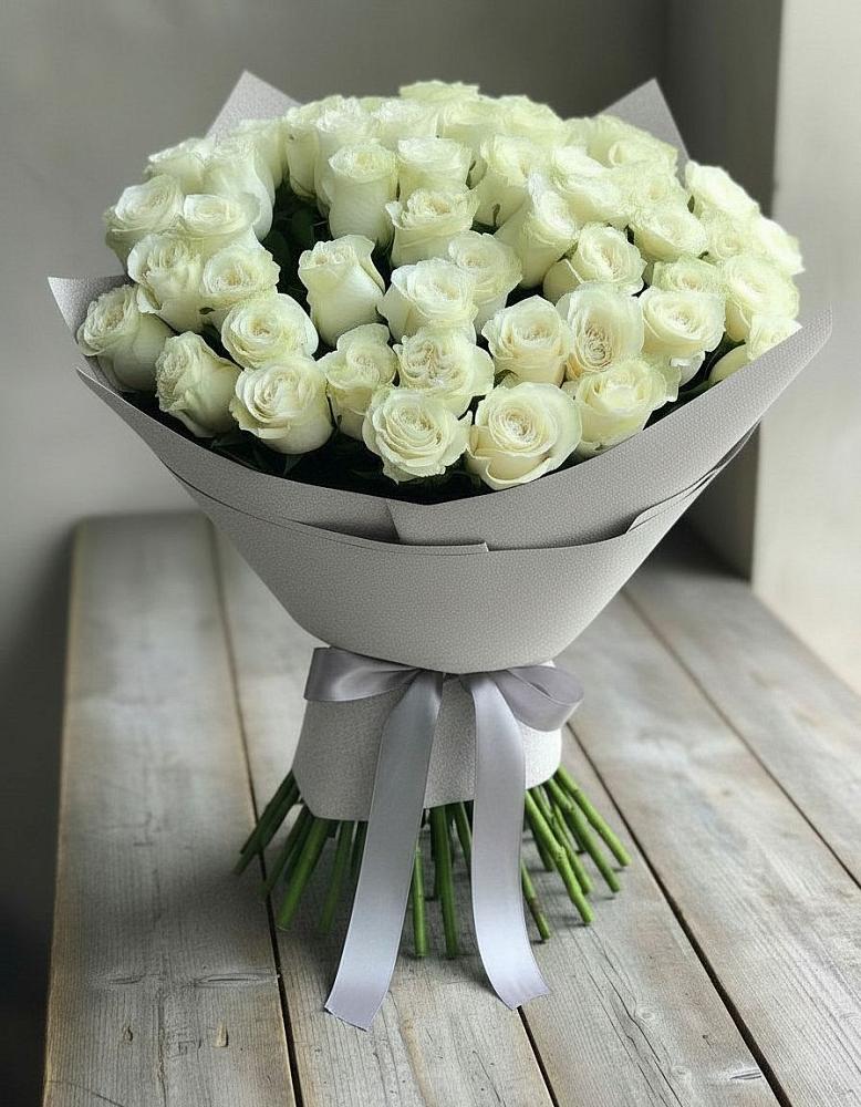 Букет 35 Белых роз в Горнозаводском