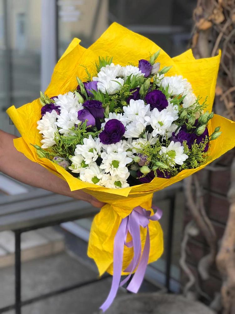 Букет цветов из: Ирисы, Хризантемы и Ромашки в Горнозаводском