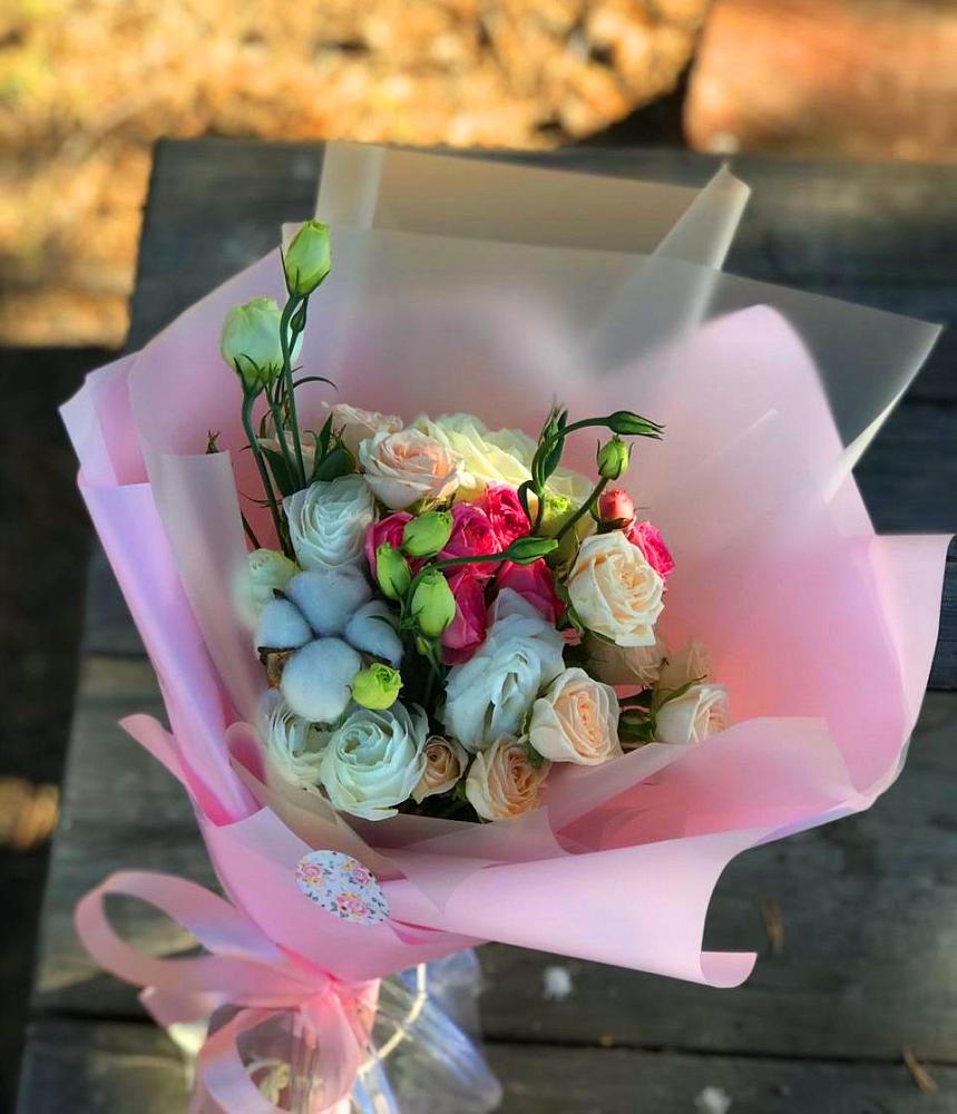 Букет цветов из: Розы и Лизиантусы в Горнозаводском