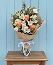 Букет цветов из:  Альстромерии, Лизиантусы, Розы и Хризантемы #REPLACE_PRED# Горнозаводском