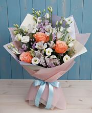 Букет цветов из:  Лизиантусы, Розы, Альстромерии и Гипсофила в Горнозаводском