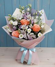 Букет цветов из:  Лизиантусы, Розы, Альстромерии и Гипсофила в Горнозаводском