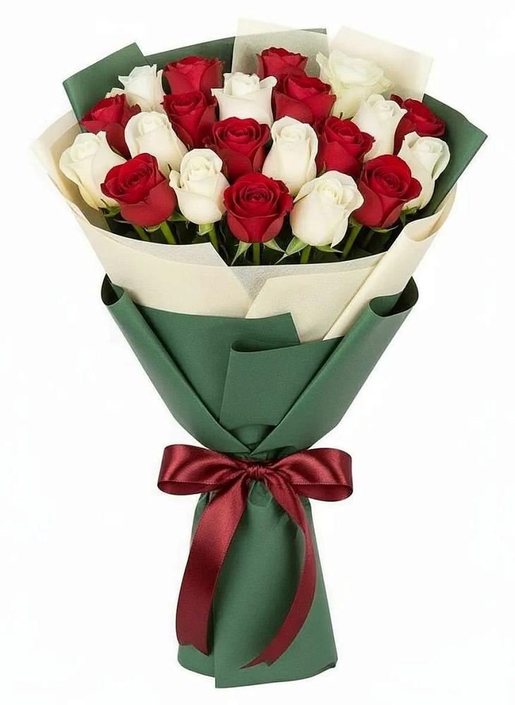 Букет Микс из красных и белых роз в Горнозаводском