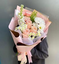 Букет цветов из:  Хризантемы и Розы в Горнозаводском