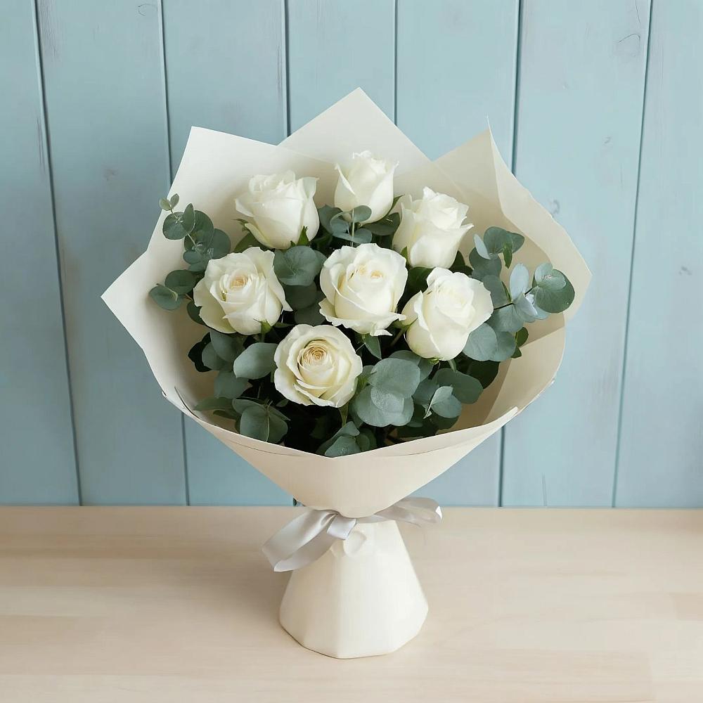 Букет Белые розы в Эвкалипте в Горнозаводском