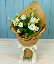 Букет цветов из:  Хризантемы и Лизиантусы в Горнозаводском