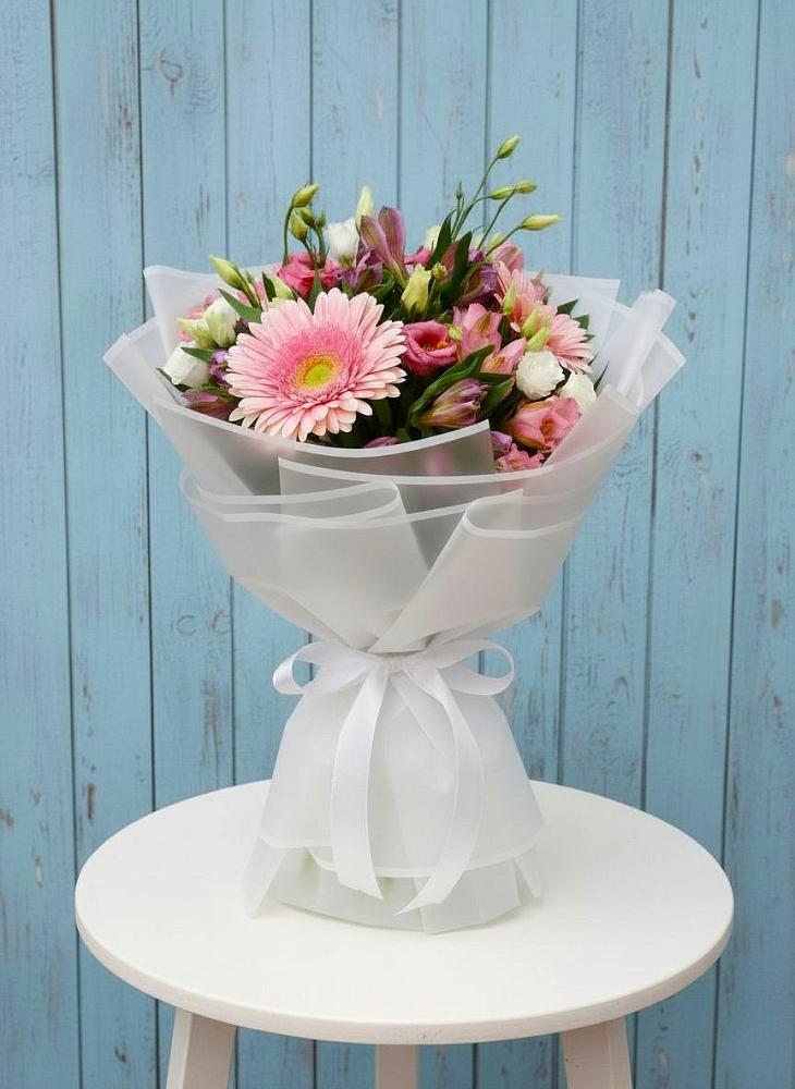 Букет цветов из: Герберы, Альстромерии и Лизиантусы в Горнозаводском