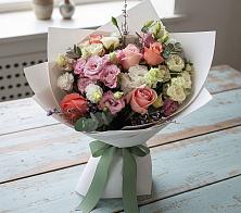 Букет цветов из:  Розы, Лизиантусы и Гвоздики в Горнозаводском