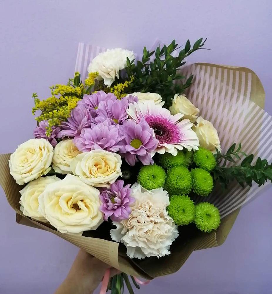 Букет цветов из: Хризантемы, Розы, Гвоздики и Герберы в Горнозаводском