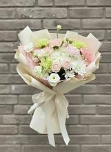 Букет цветов из:  Гвоздики, Розы, Лизиантусы и Хризантемы в Горнозаводском