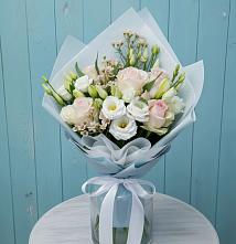 Букет цветов из:  Розы и Лизиантусы в Горнозаводском