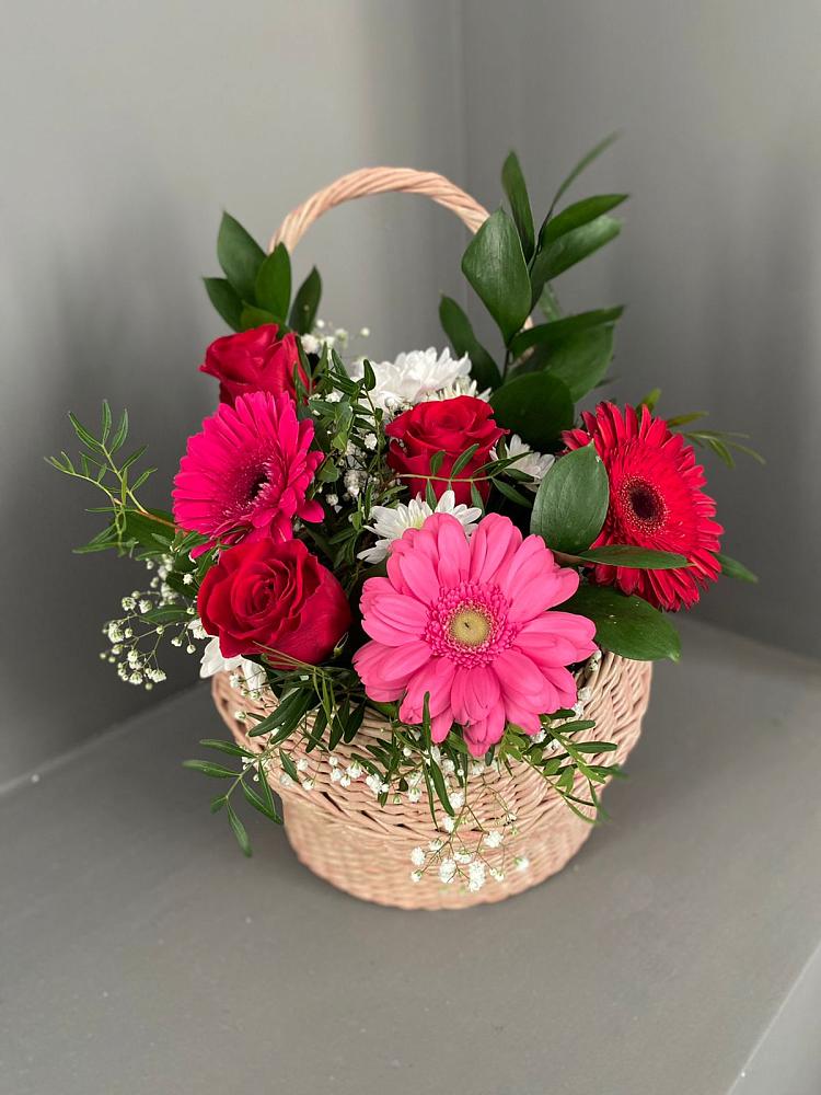 Цветочная композиция из Розы, Хризантемы и Герберы в корзине в Горнозаводском