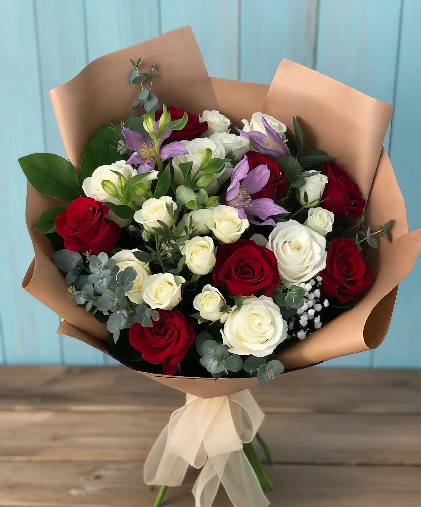 Букет цветов из: Розы и Альстромерии в Горнозаводском