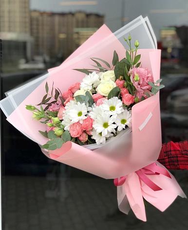 Букет цветов из: Розы, Лизиантусы и Хризантемы в Горнозаводском