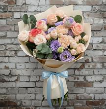Букет цветов из:  Розы, Лизиантусы и Гвоздики в Горнозаводском