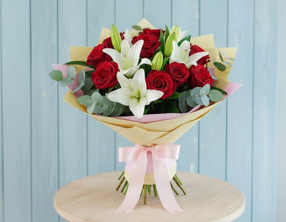 Букет цветов из: Лилии и Розы в Горнозаводском
